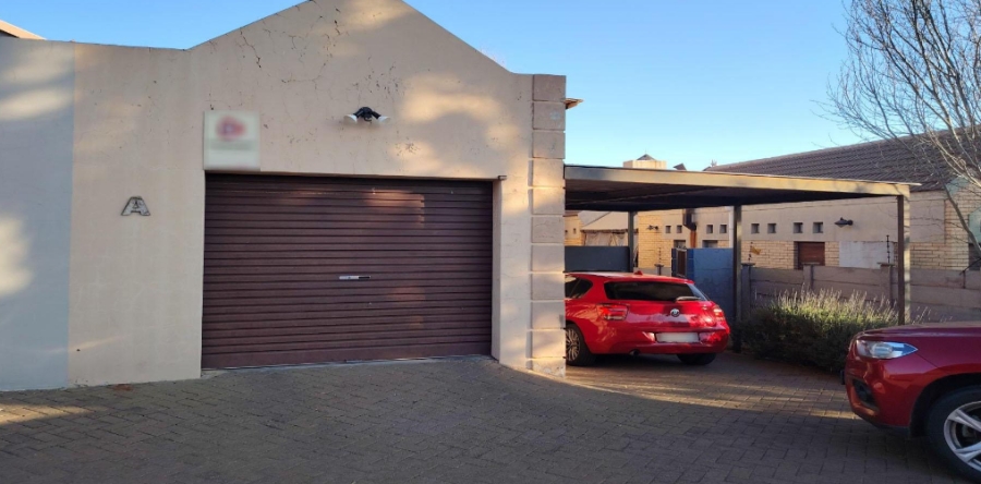 3 Bedroom Property for Sale in Langenhovenpark Free State